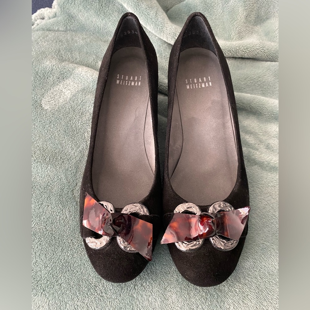 Stuart Weitzman Black Suede Wedges Type Shoes. Tortoise Bow accent. Size 6.5.